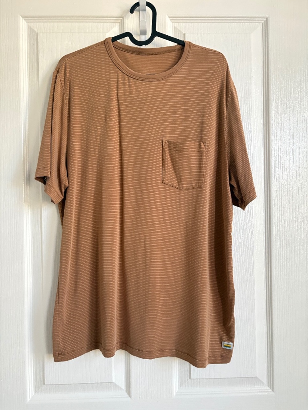 Vuori men's short sleeve T-shirt brown Size L